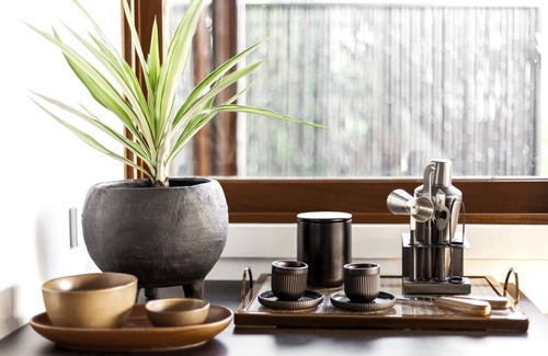 Ewingsdale Villa | A Private Studio Retreat with Hinterland Views