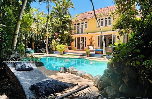 Navarro House | A private urban oasis, an authentic island experience with local flavor.