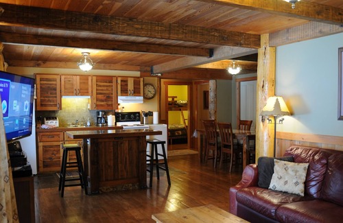 Idabel Lake House | A Quaint Lakeside Vacation Home In A Wilderness Setting
