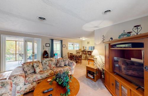 Moneta House | A Quiet Cove
