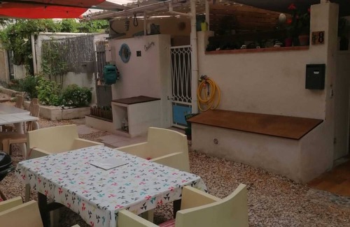 Le Rove House | A real blue coast cove cottage: the cabanon de la gaieté (cottage of cheerfulness)