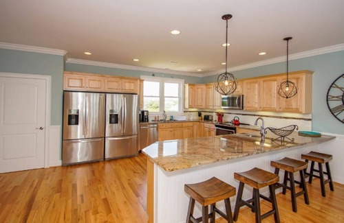 Long Beach House | A Reel Fine Place II/3216 E Beach Drive - Coastal Vacation Resorts