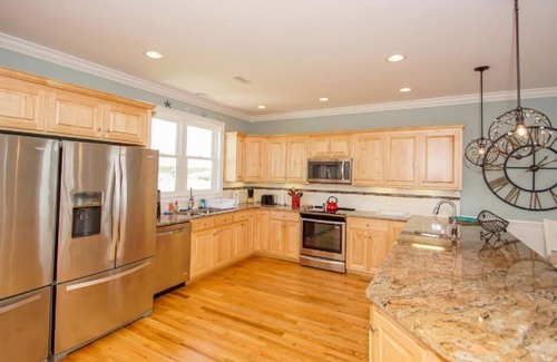 Long Beach House | A Reel Fine Place II/3216 E Beach Drive - Coastal Vacation Resorts