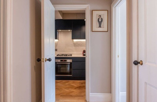 Marylebone Apartment | A Regal Abode - Marylebone - by Frankie Says