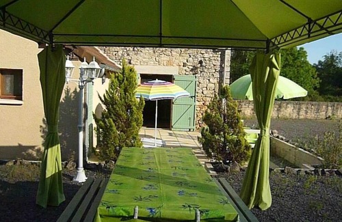 Larroque-Toirac Cottage | A renovated stone Gite for 4 persons with secure parking on site and shared pool