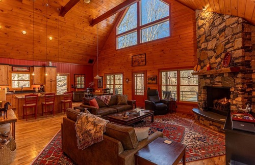 Sugar Grove Cabin | A River Mist Walk - Walk to river, pet friendly, hot tub, pool table