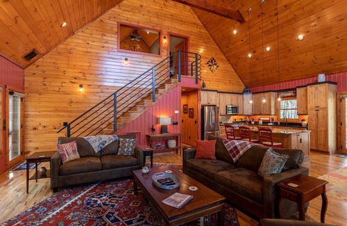 Sugar Grove Cabin | A River Mist Walk - Walk to river, pet friendly, hot tub, pool table