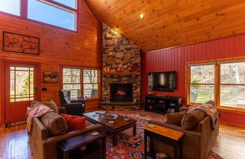 Sugar Grove Cabin | A River Mist Walk - Walk to river! Pet friendly, hot tub, pool table.