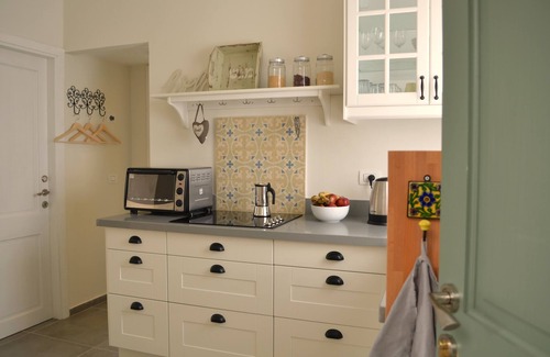 Tel Aviv City Center Apartment | A Roof Top Beautiful Apartment With Sun Bathing Porch, no elevator.