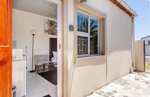 Bloubergstrand Apartment | A Room with private Entrance