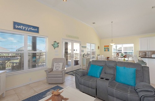 Port Bolivar House | A SASSY SEAGULL - Super cute w/Cargo Lift, Fenced Yard, close to beach!