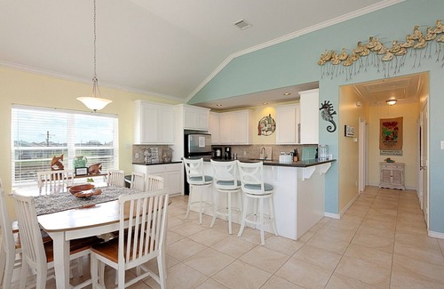 Port Bolivar House | A SASSY SEAGULL - Super cute w/Cargo Lift, Fenced Yard, close to beach!
