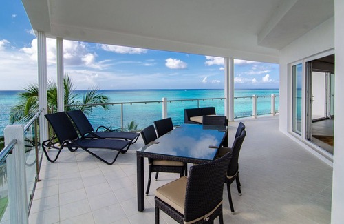 Nassau Apartment | A SCENIC New Beachfront Listing in The Bahamas! 3W