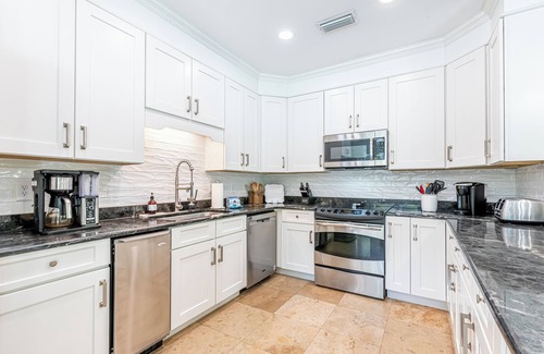 Gulf Pines House | A Sea of Blue ~ 2 Golf Carts ~ Private Pool ~ Steps to Private Beach Access