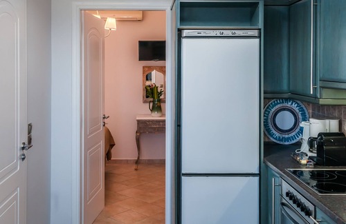 Apollonia Apartment | A sea view suite