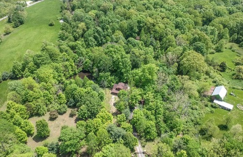 Nineveh House | A !!!! secluded Brown County Cabin retreat !!!!