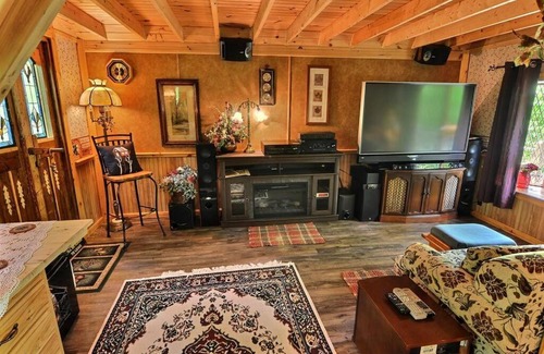Nineveh House | A !!!! secluded Brown County Cabin retreat !!!!