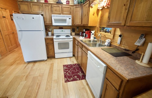 Gatlinburg - Pigeon Forge Cabin | A Secluded Cabin You'll Love! with King Bed-HotTub-Firepit-near GSM Natl Park