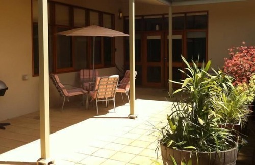 Tanunda Apartment | A Secret Garden