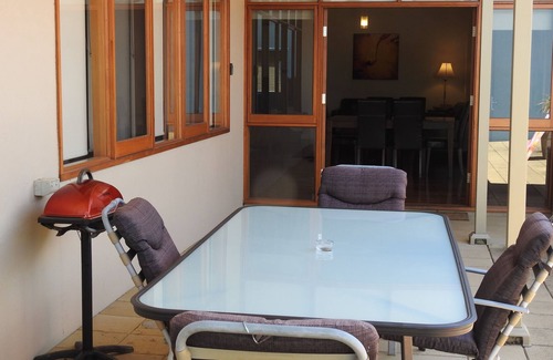 Tanunda Apartment | A Secret Garden