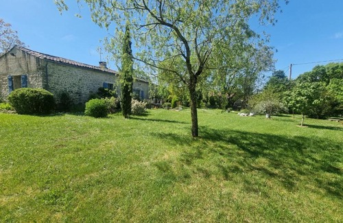 Saint-Antonin Noble Val Bed & Breakfast | A SERVANAC Chambre privative dans un jardin bucolique