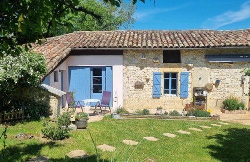 Saint-Antonin Noble Val Bed & Breakfast | A SERVANAC Chambre privative dans un jardin bucolique