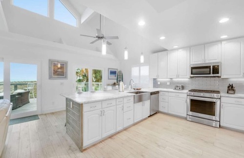 St. Augustine Beach House | A Shore Thing |15 minutes to Downtown!