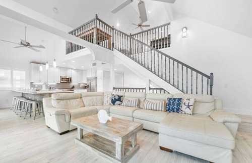 St. Augustine Beach House | A Shore Thing |15 minutes to Downtown!
