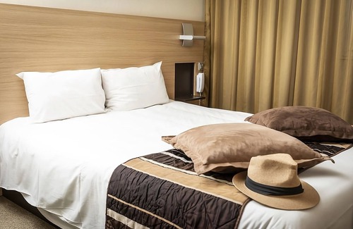 Gap Hotel | A Short Drive to Céüse! FIDO-friendly Unit with Onsite Parking! Seasonal Pool!