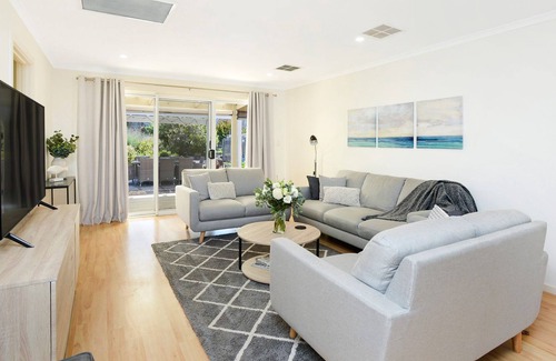 Goolwa Beach House | A Short Stroll from the Beach - Listen to the Surf Roll In