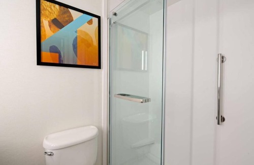 Albuquerque Hotel | A Slice of Paradise! Indoor Pool, Pets Allowed, Free Shuttle, Free Parking!