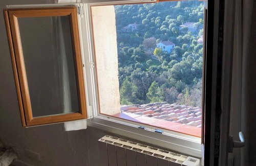 Peillon Apartment | A small haven of peace in the heart of a sporting environment