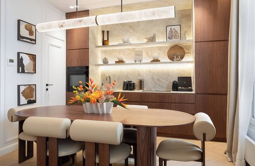 Quartier de la Porte-Saint-Denis Apartment | A Somptuous 2-BR/2BA with services in Opéra