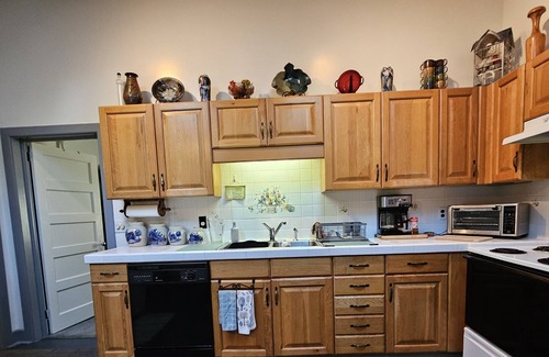 Conway Cottage | A Southern Cozy Resting Place private, 4 miles to River, 90, 22, Intnational Dr