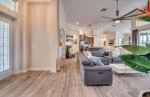 Pelican Villa | A spacious 3-bedroom retreat in sunny Cape Coral.