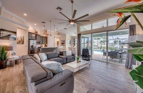 Pelican Villa | A spacious 3-bedroom retreat in sunny Cape Coral.