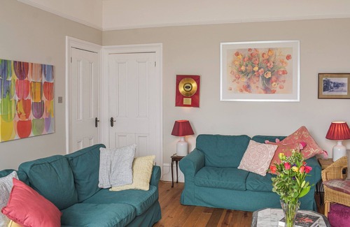 Helensburgh Cottage | A spacious apartment with stunning views over Gare Loch.