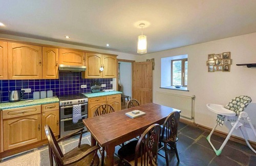 Bala Cottage | A spacious detached cottage surrounded by stunning scenery with wood fired Hot Tub.