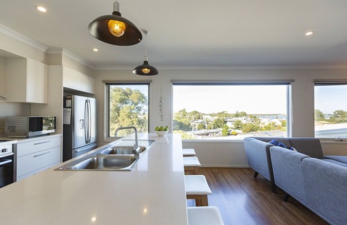 Ocean Grove House | A spacious, light-filled home, a stone's throw from the water