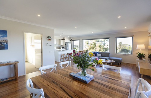 Ocean Grove House | A spacious, light-filled home, a stone's throw from the water