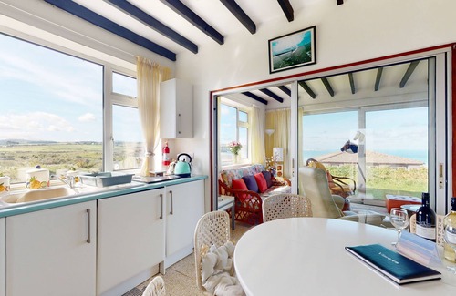 Hayle Cottage | A spacious mix of modern and retro with stunning sea views
