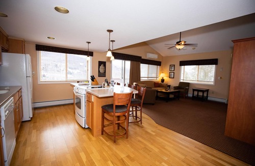 Lincoln Resort | A SPECTACULAR WHITE MOUNTAIN GETAWAY - 2bd/2bth Deluxe