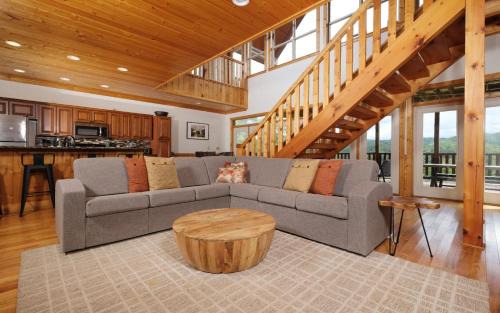 Caton Villa | A Splashtastic View