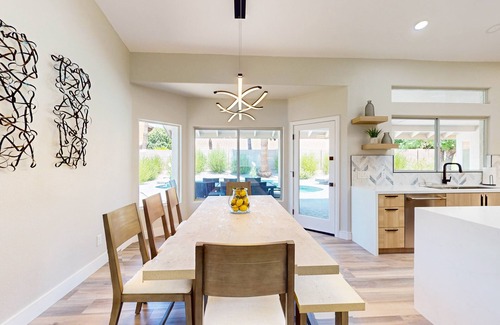 Paradise Park Vista House | A stately luxury house with pool nestled in a serene neighborhood