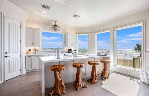 Sands Of Kahala Beach Apartment | A Step Into Paradise - Galveston