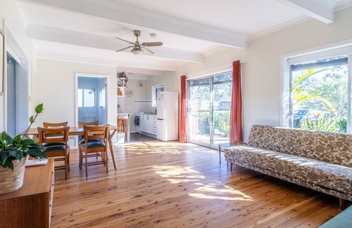 Swanhaven House | A stone's throw from Swan Lake.