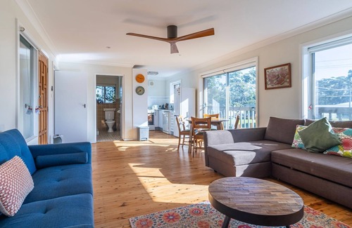 Swanhaven House | A stone's throw from Swan Lake.