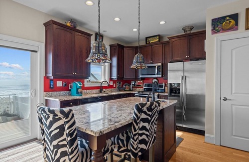 Emerald Isle House | "A Stroke of Genius"-Oceanfront retreat where creativity meets coastal luxury