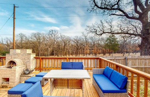 Azle House | A Stroll to the Lake