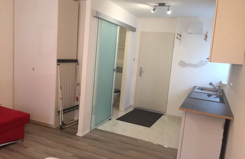 Kraherwald Apartment | A studio in one of the best parts of Stuttgart.
